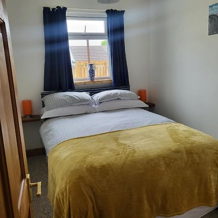 A Great Place For You And Your Dog To Stay 팰머스 외부 사진