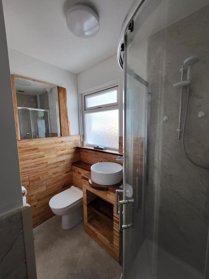 A Great Place For You And Your Dog To Stay 팰머스 외부 사진